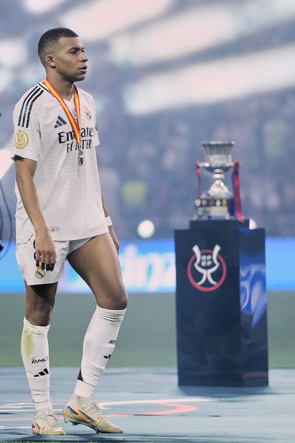 Cele mai tari imagini după El Clasico » Fotbalistul de la Barcelona care l-a făcut să râdă pe Florentino Perez + Discuție pe gazon cu Ancelotti