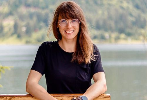 Gloria Bistrița a transferat-o pe portarul Ana Maria Măzăreanu (31 de ani). Handbalista a rămas fără contract după desființarea Gloriei Buzău.