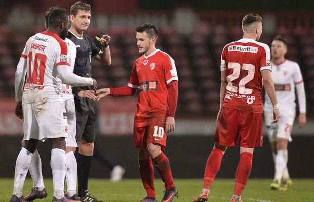 Fostul fotbalist de la Dinamo a semnat și a fost prezentat oficial » A străbătut 10.000 de kilometri pentru transfer