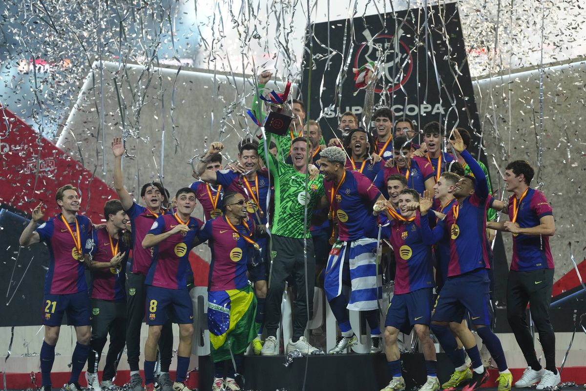 Cele mai tari imagini după El Clasico » Fotbalistul de la Barcelona care l-a făcut să râdă pe Florentino Perez + Discuție pe gazon cu Ancelotti