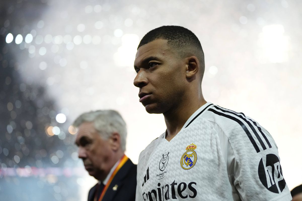 Cele mai tari imagini după El Clasico » Fotbalistul de la Barcelona care l-a făcut să râdă pe Florentino Perez + Discuție pe gazon cu Ancelotti