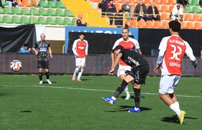 Ianis, fotbal printre soldați » 5 detalii remarcate de GSP la primul meci oficial al lui Hagi în 2026