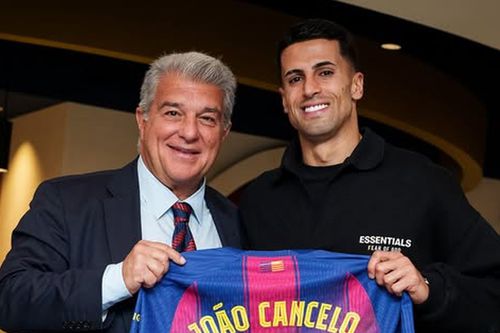 Jucătorul dorit de Cristi Chivu, prezentat oficial la Barcelona: „Sunt anumite locuri pe care nu le uiți”