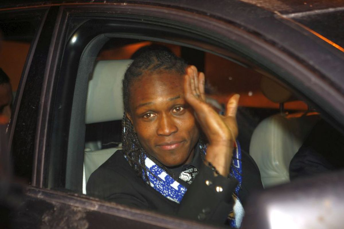 OFICIAL Habib Habibou a semnat cu Poli Iași! Detaliile contractului + atacantul a apărut la prezentare ca Bob Marley