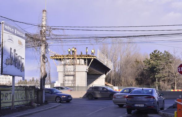 VIDEO+FOTO Imagini de pe șantierul căii ferate care leagă Otopeniul de Gara de Nord » Trenul trece peste parcarea unui hotel, două case și e la 20 de metri de patinoarul lui Țiriac!