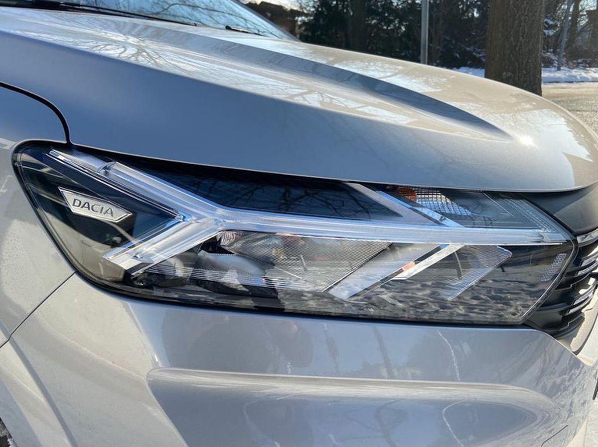 FOTO Cum au modificat nemții o Dacia Duster și o Dacia Logan: rezultatele sunt uimitoare