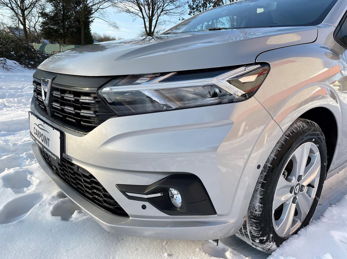 FOTO Cum au modificat nemții o Dacia Duster și o Dacia Logan: rezultatele sunt uimitoare