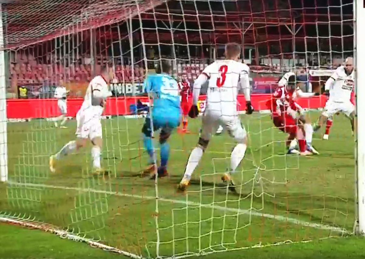 FOTO Nici „câinii” n-au știut! Balaj spune că Dinamo ar fi trebuit să primească un penalty în meciul cu Sepsi