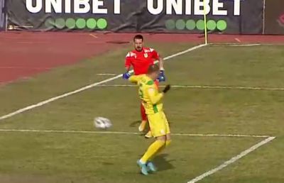 Moment halucinant în FC Argeș - Mioveni » Hațegan a anulat un autogol de „județeană”! De ce a intervenit arbitrul + ce spune Iustin Popescu
