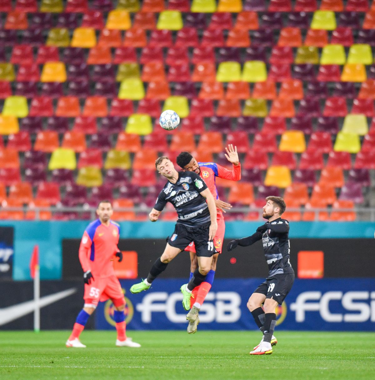 Secretul din spatele revenirilor » Așa a rămas FCSB în cursa pentru campionat