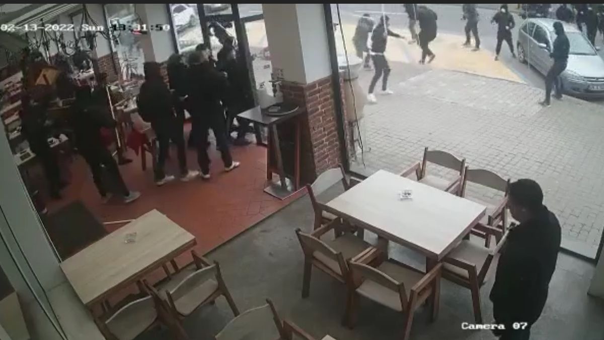 Bătaie în Arad între fanii lui Dinamo și cei de la UTA » Ce spun forțele de ordine