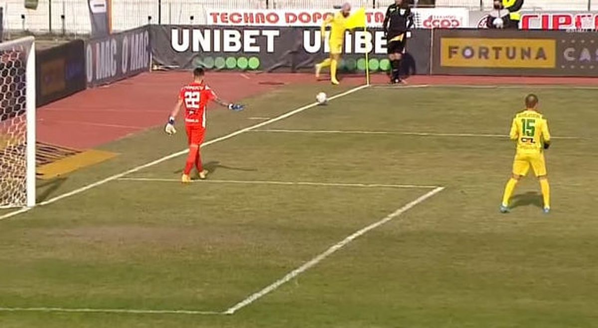 Moment halucinant în FC Argeș - Mioveni » Hațegan a anulat un autogol de „județeană”! De ce a intervenit arbitrul + ce spune Iustin Popescu