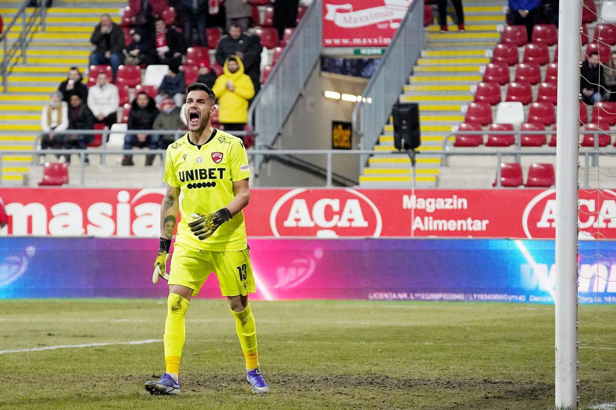 Cere măsuri împotriva lui Răuță, după UTA - Dinamo 0-0: „Îi iei banderola de căpitan!”