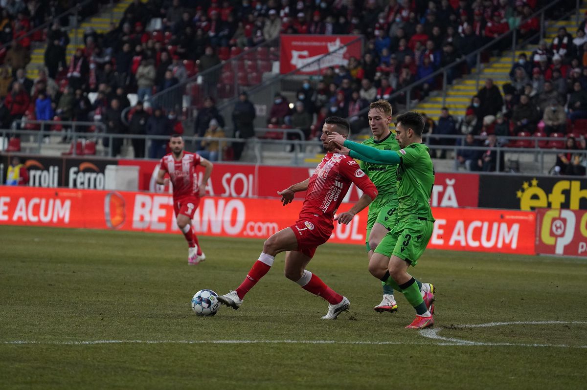 Cere măsuri împotriva lui Răuță, după UTA - Dinamo 0-0: „Îi iei banderola de căpitan!”