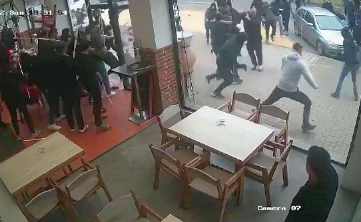 Bătaie în Arad între fanii lui Dinamo și cei de la UTA » Ce spun forțele de ordine