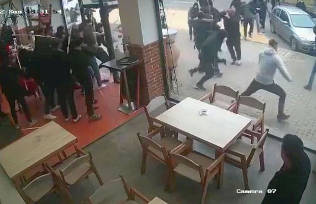 Bătaie în Arad între fanii lui Dinamo și cei de la UTA » Ce spun forțele de ordine