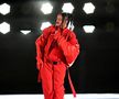 Concertul Rihannei la Super Bowl se putea sfârși tragic » Un dansator, la un pas să cadă de la mare înălțime