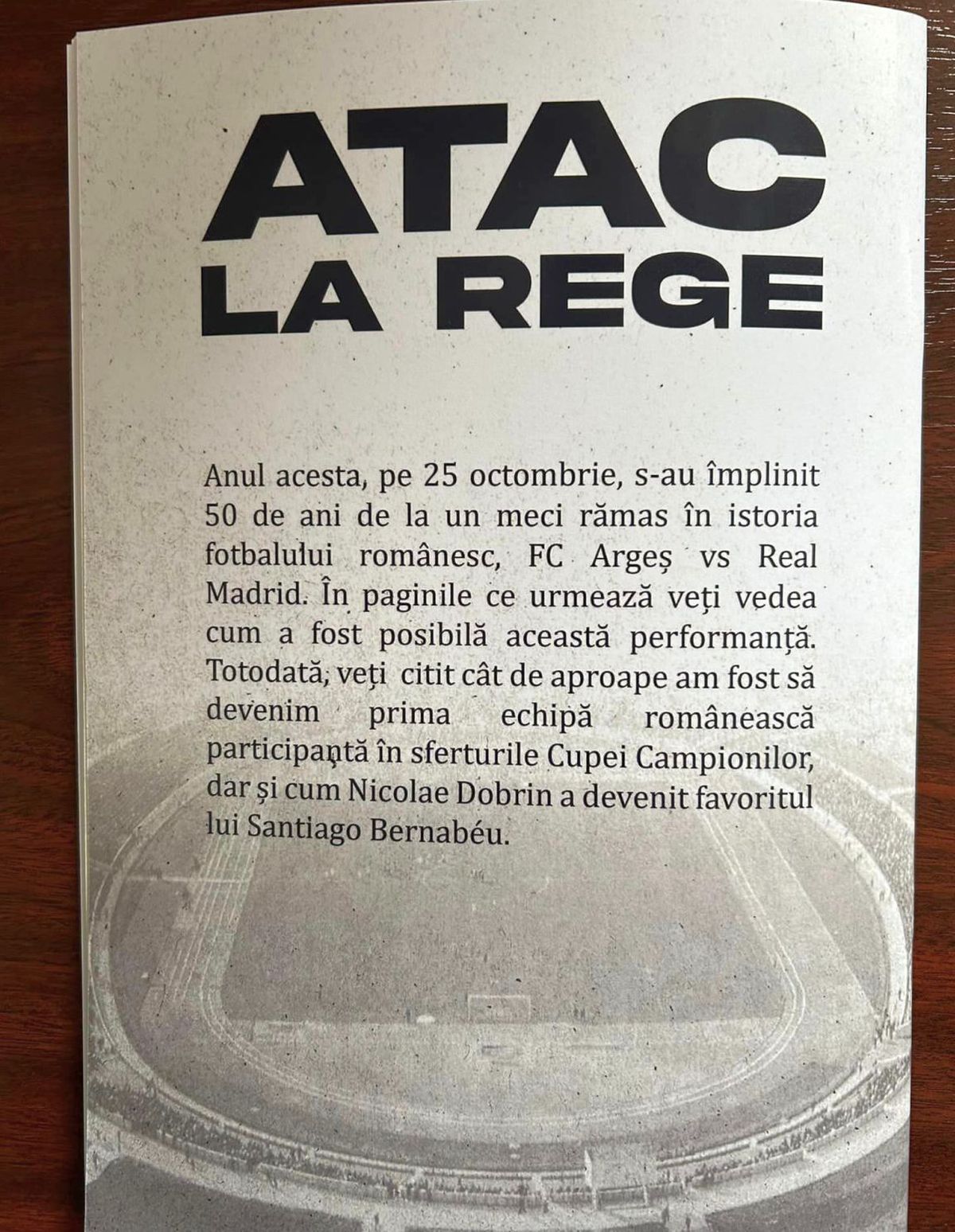 „Atac la Rege” » Explicațiile din spatele cadoului inedit primit de Gică Hagi la meciul cu FC Argeș: „I-am găsit un dublu sens”