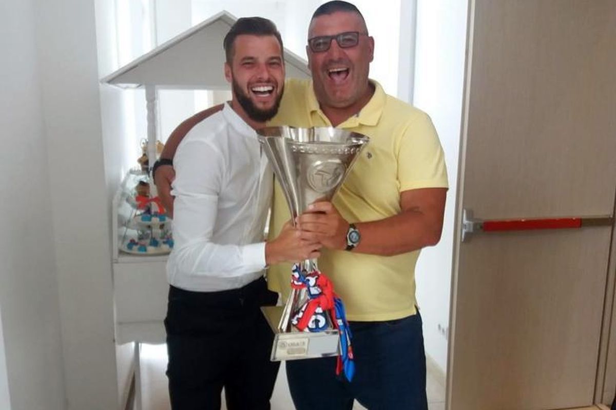 Interviu rar, de colecție, cu fundașul inconfundabil din anii '90 » Cum l-au „vânat” Steaua și Dinamo în aceeași zi și decizia-șoc pe care a luat-o: „M-am speriat și aia mi-a fost”