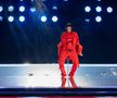 Concertul Rihannei la Super Bowl se putea sfârși tragic » Un dansator, la un pas să cadă de la mare înălțime