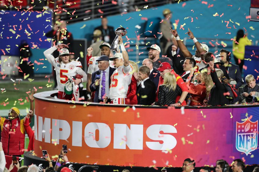Super Bowl LVII. Kansas City Chiefs câștigă al treilea trofeu NFL din istorie, după o finală incendiară cu Philadelphia Eagles, scor 38-35. Foto: IMago