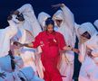 Concertul Rihannei la Super Bowl se putea sfârși tragic » Un dansator, la un pas să cadă de la mare înălțime