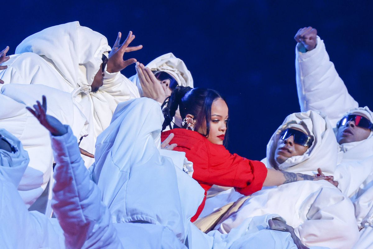 Gravidă, Rihanna a făcut spectacol la Super Bowl LVII » Cum a arătat show-ul făcut de artistă