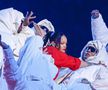 Concertul Rihannei la Super Bowl se putea sfârși tragic » Un dansator, la un pas să cadă de la mare înălțime