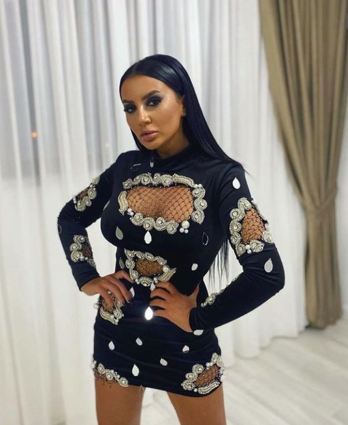 În plin divorț de Cristi „Dodel” Tănase, Adina Maria a pozat provocator: „Minunato!”