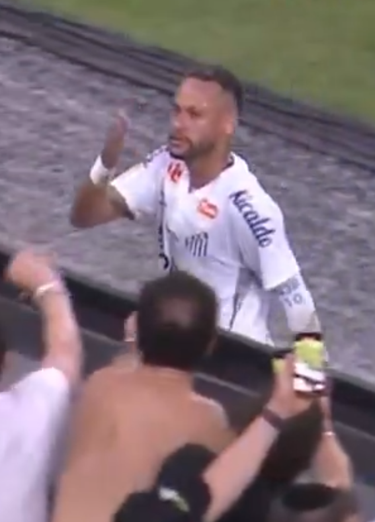 Neymar a făcut-o să râdă și pe arbitră! Momente hilare în Santos - Corinthians