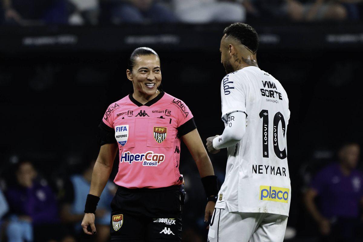 Neymar a făcut-o să râdă și pe arbitră! Momente hilare în Santos - Corinthians