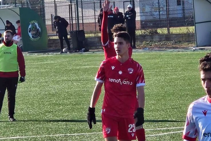 Denis Dicu a devenit „câine” roșu / Sursă foto: Instagram@ Petrosport Ploiești