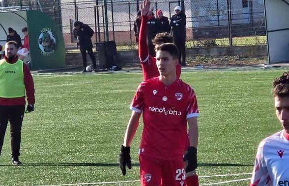 Atacant de 16 ani la Dinamo » Cine e puștiul acontat de „câini”