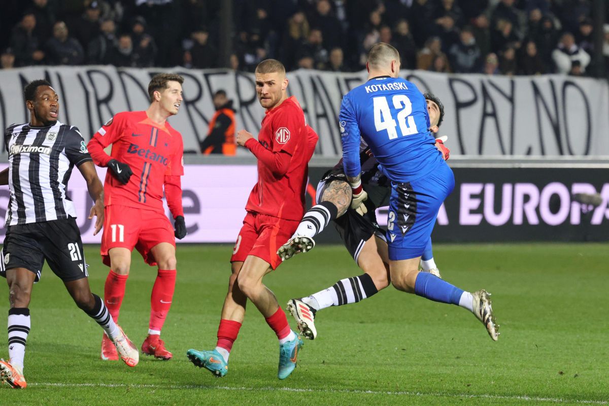 De ce au fost schimbați Bîrligea și Chiricheș în debutul reprizei secunde din PAOK - FCSB