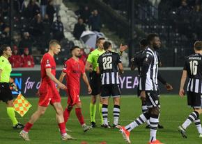 „ROȘU” stupid încasat în PAOK - FCSB » Nici reacția lui Ngezana n-a scăpat nesancționată