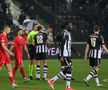 „ROȘU” stupid încasat în PAOK - FCSB » Nici reacția lui Ngezana n-a scăpat nesancționată