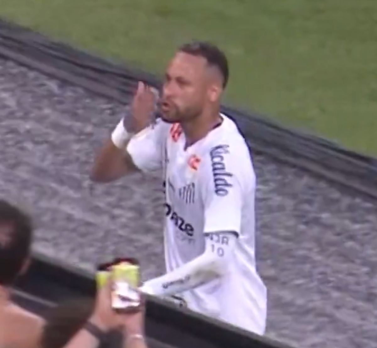 Neymar a făcut-o să râdă și pe arbitră! Momente hilare în Santos - Corinthians