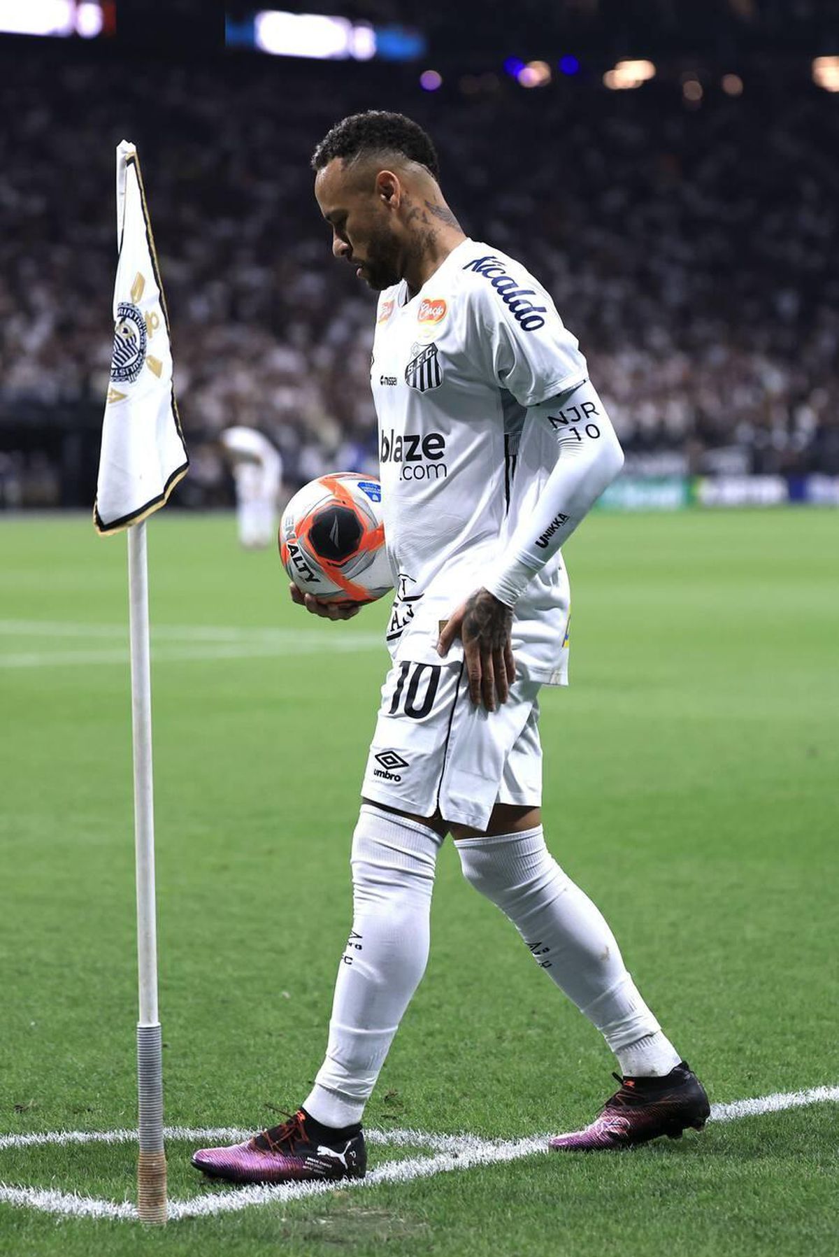 Neymar a făcut-o să râdă și pe arbitră! Momente hilare în Santos - Corinthians