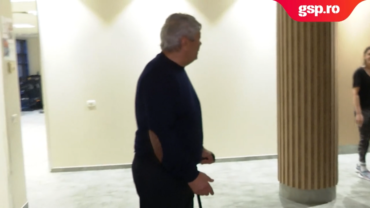 Gazeta l-a vizitat la recuperare pe Mircea Lucescu: „Aveam piciorul foarte umflat” + Obiceiul zilnic pentru o refacere rapidă: „Doar după ce se lasă întunericul!”