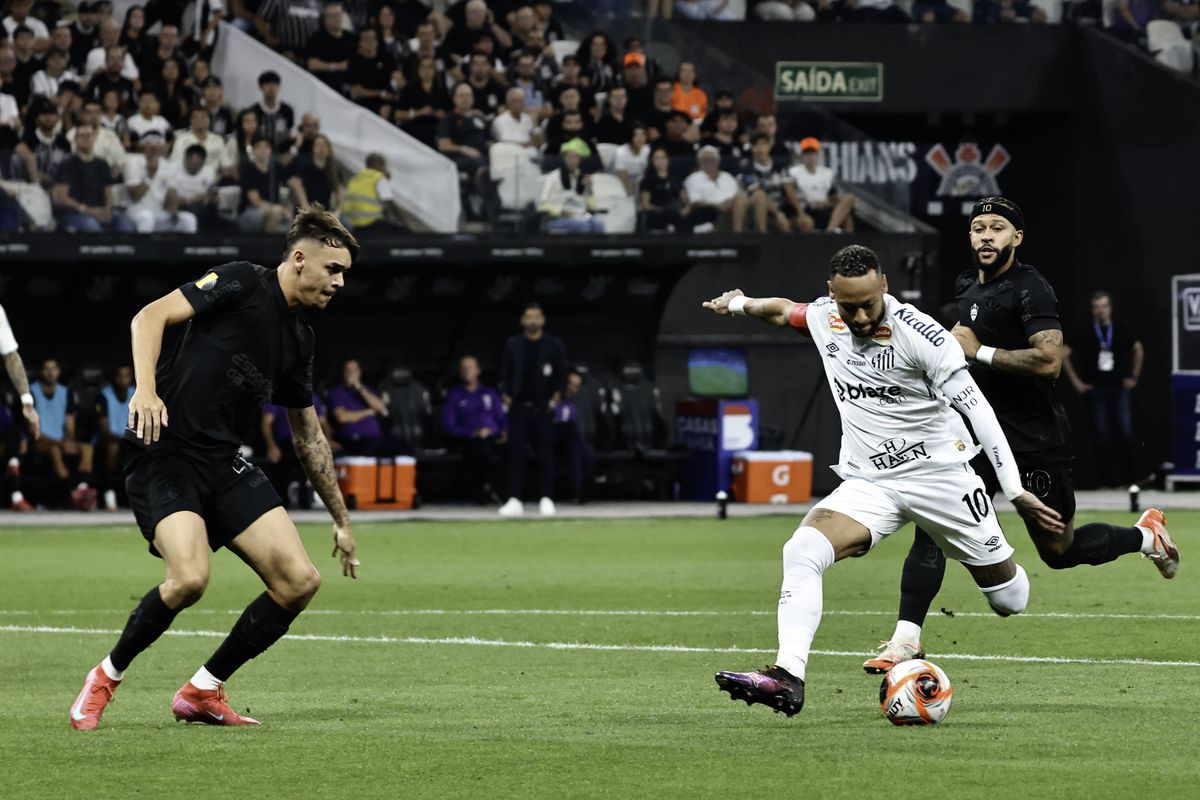 Neymar a făcut-o să râdă și pe arbitră! Momente hilare în Santos - Corinthians