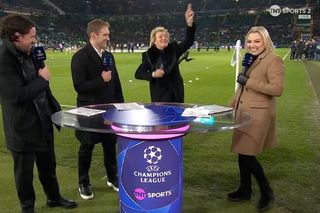 A apărut alcoolizat bine în studioul amenajat pe gazon și a făcut iureș: „Taci!”