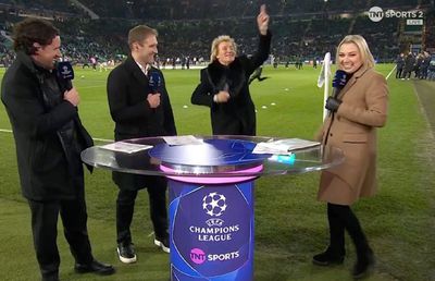 A apărut alcoolizat bine în studioul amenajat pe gazon și a făcut iureș: „Taci!”