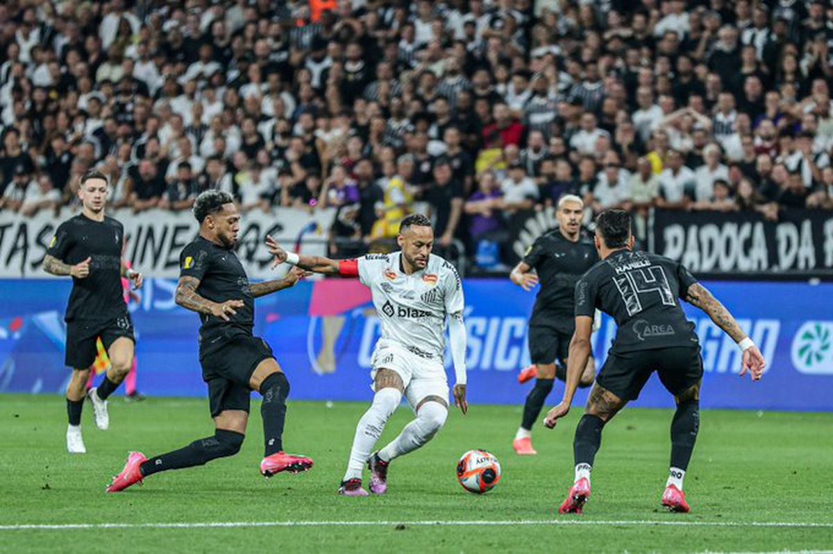 Neymar a făcut-o să râdă și pe arbitră! Momente hilare în Santos - Corinthians