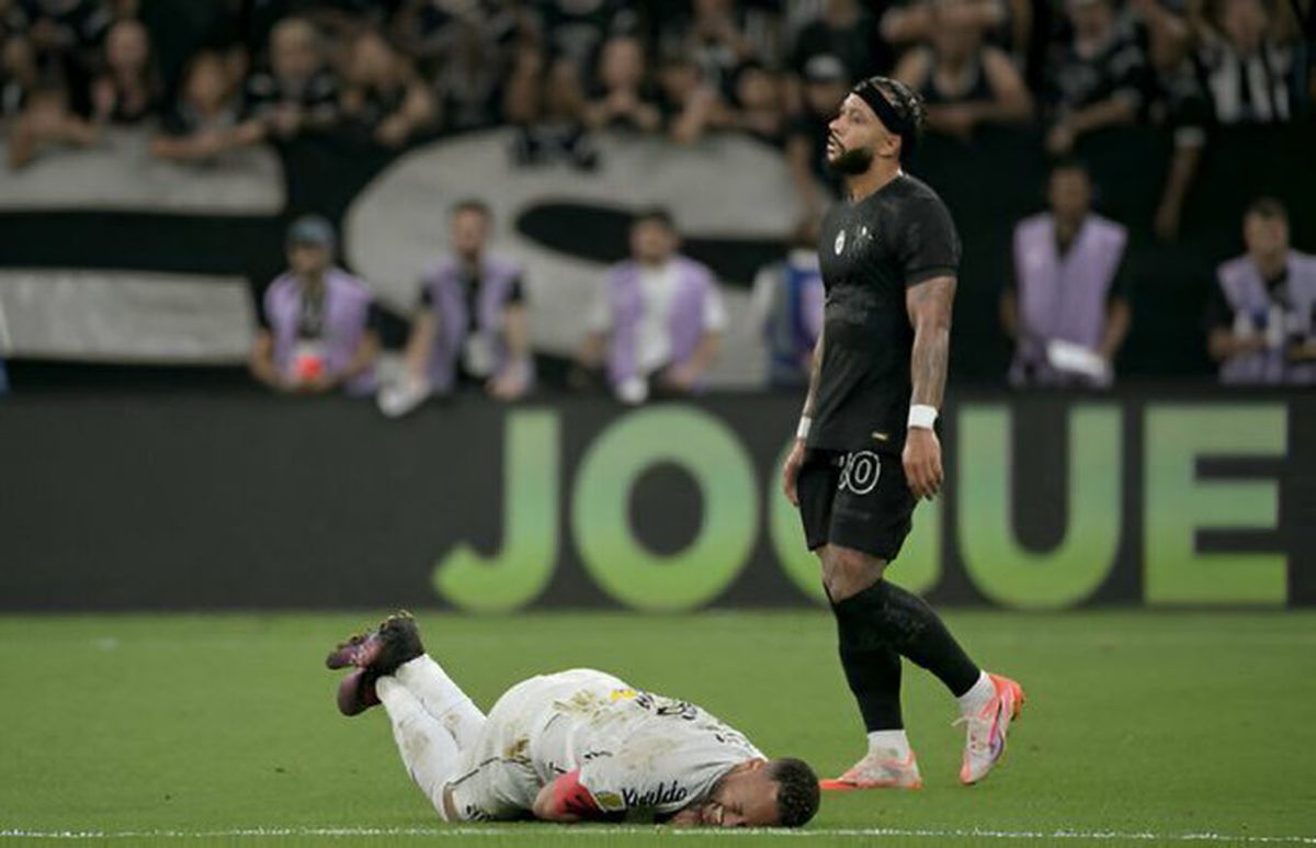 Neymar a făcut-o să râdă și pe arbitră! Momente hilare în Santos - Corinthians