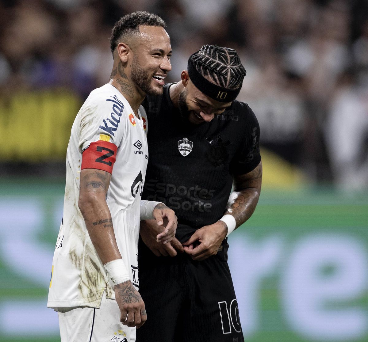 Neymar a făcut-o să râdă și pe arbitră! Momente hilare în Santos - Corinthians
