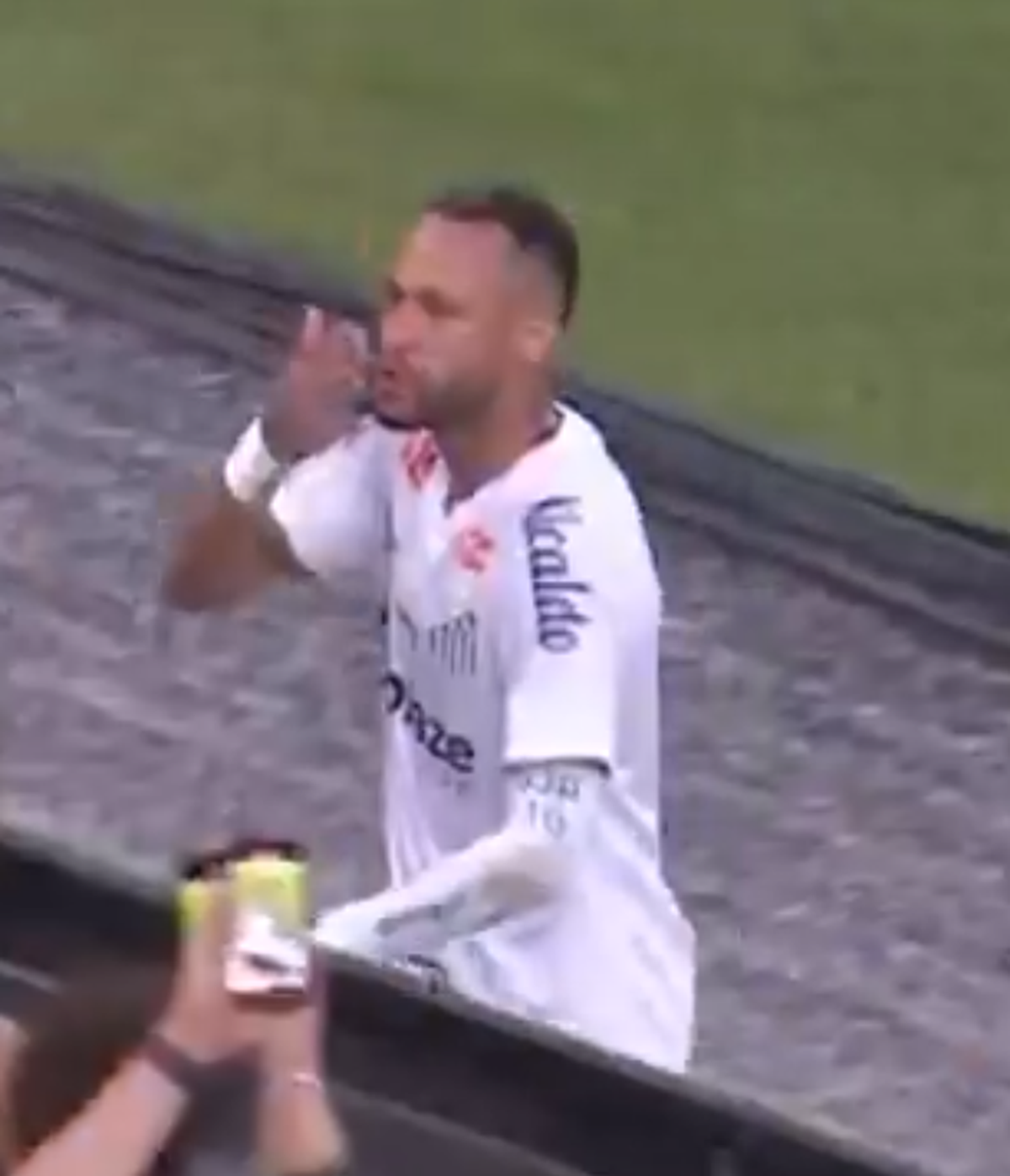 Neymar a făcut-o să râdă și pe arbitră! Momente hilare în Santos - Corinthians