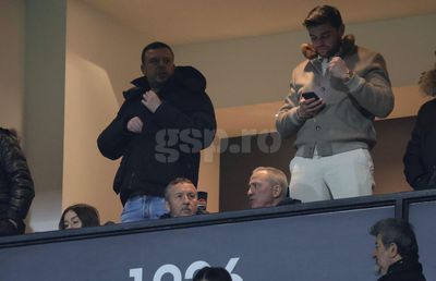 Apariție surpriză în loja FCSB-ului de la Salonic » A fost surprins în spatele lui MM Stoica și Teia Sponte