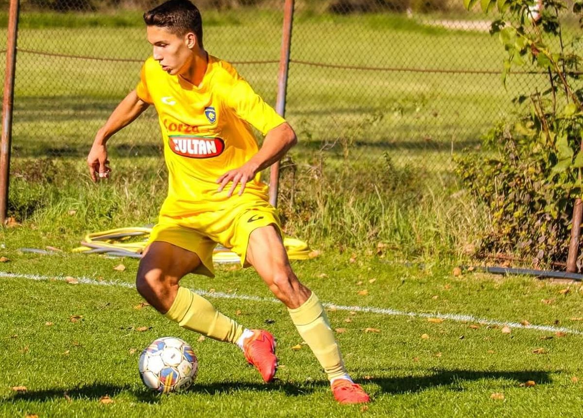 Atacant de 16 ani la Dinamo » Cine e puștiul acontat de „câini”