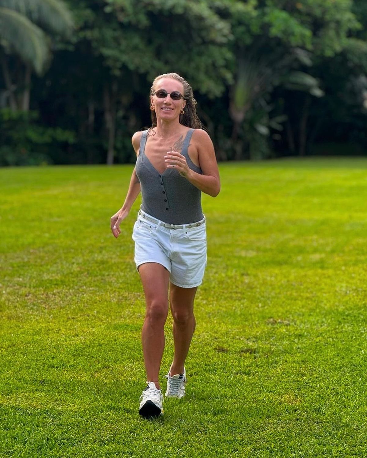 La 40 de ani, fosta mare campioană din tenis e de nerecunoscut și a început o viață nouă: „Bosco e o companie mare din Rusia. Le-am trimis modelul”