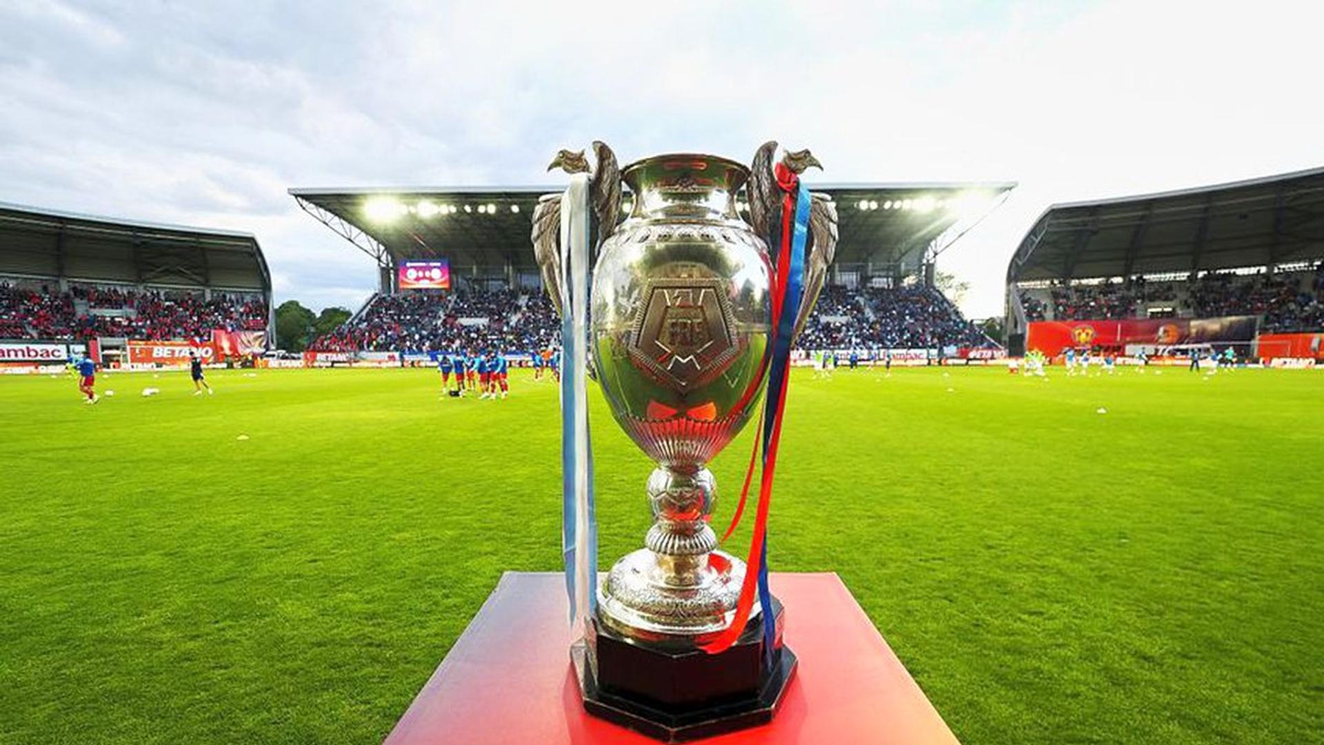 Jucători de fotbal în acțiune pe teren în timpul unui meci din sferturi Cupa României, cu echipe favorite pariuri Cupa României în competiție. | sursa foto: Gazeta Sporturilor